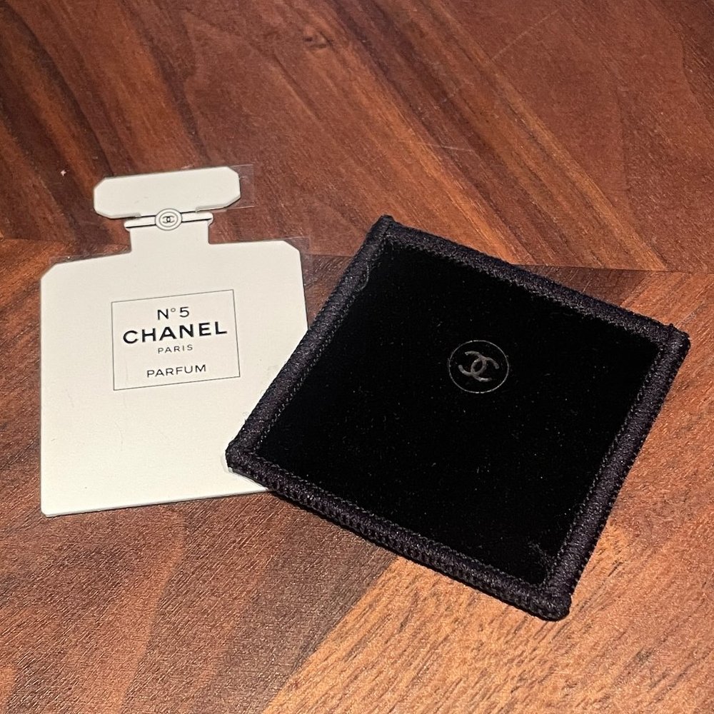 NEW IN PACKAGING RARE CHANEL Iconic N°5 Compact Mirror Bottle